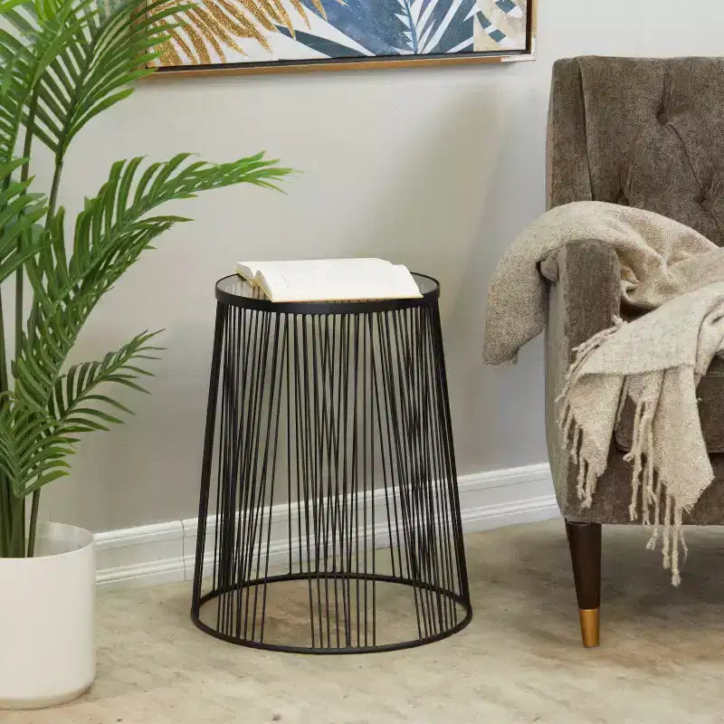 Table d'appoint en métal contemporain noir - Olivia May